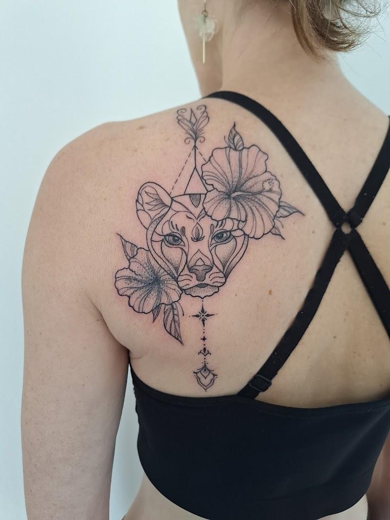 Shelly Chapman Tattoo Artist - Photo 2